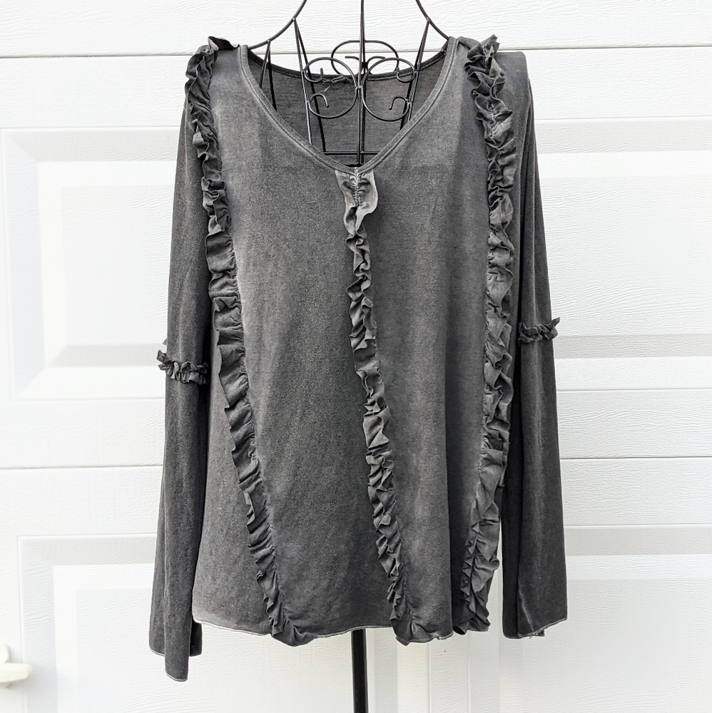 POL Boho Gray Ruffles Detail Top Size S